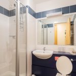Edinburgh University, Pollock Halls - Ensuite Bathroom